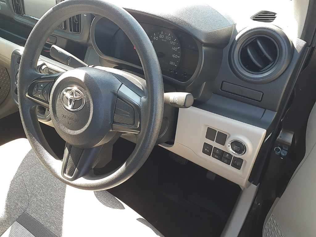 2023 Toyota Passo X auction photo 9