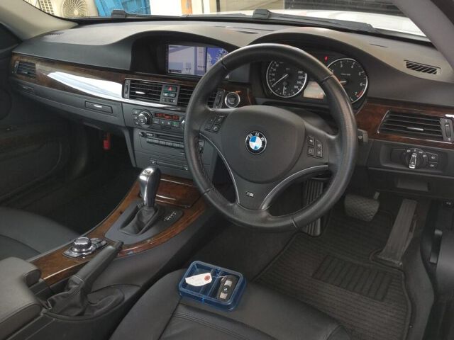 2009 BMW 3 Series 320Iハイラインパッケ auction photo 3