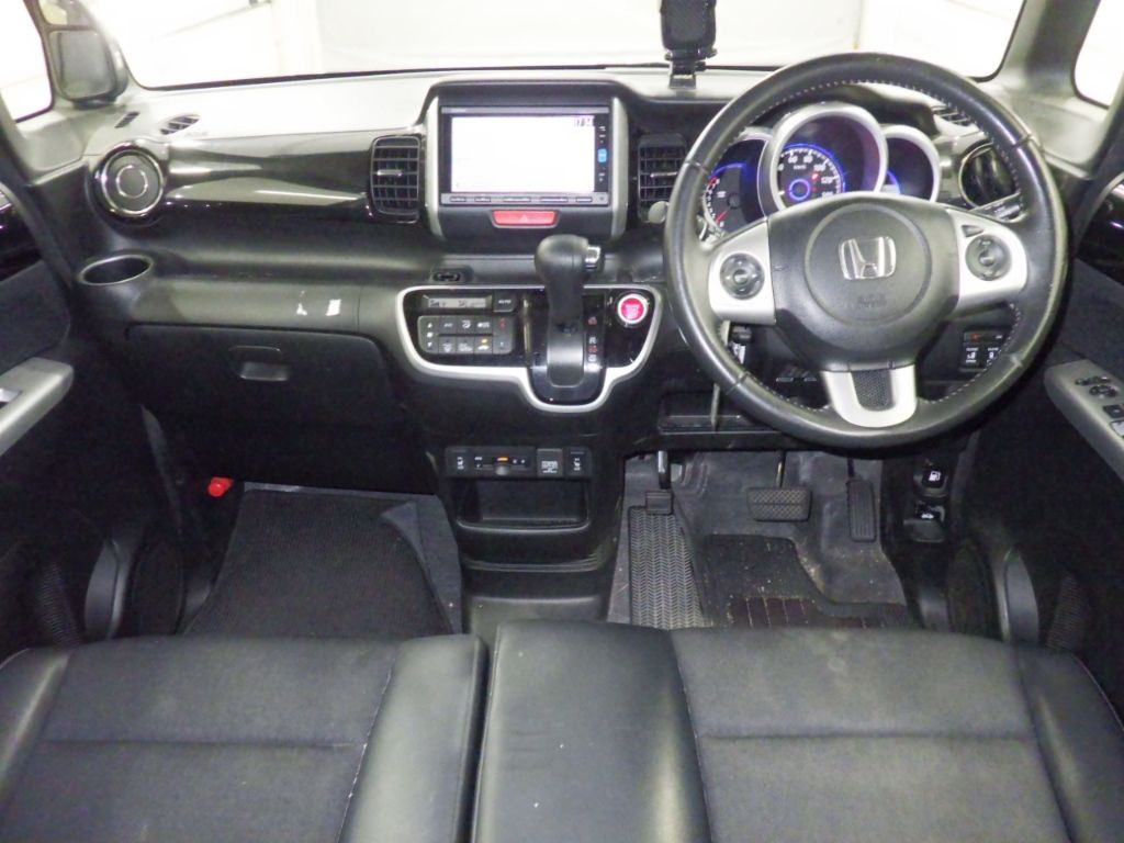 2017 Honda N-BOX カスタムターボSSパッケージ auction photo 3