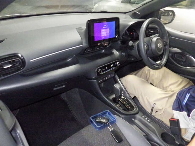 2025 Toyota Yaris HV Zウルバーノ auction photo 3