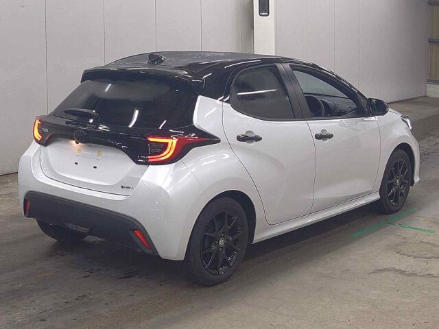 2025 Toyota Yaris HV Zウルバーノ auction photo 5