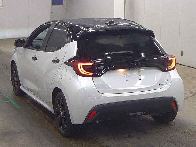 2025 Toyota Yaris HV Zウルバーノ auction photo 2