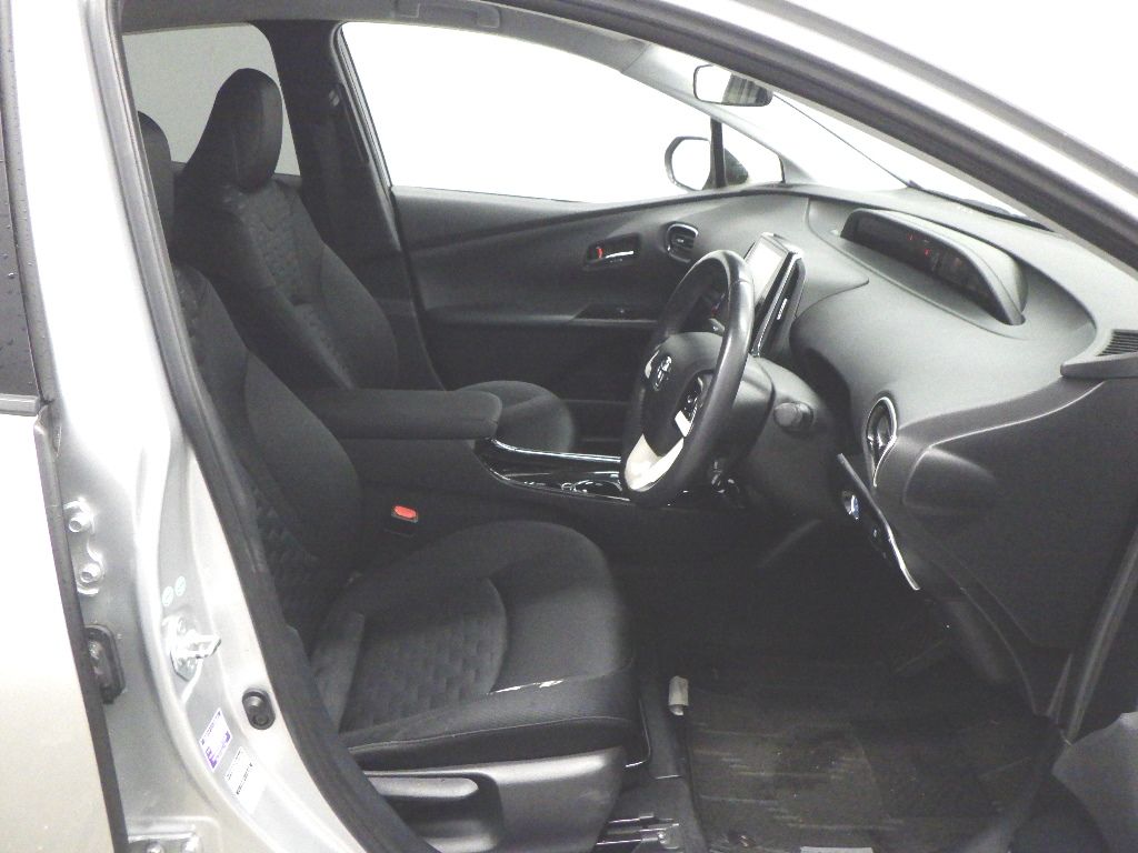 2017 Toyota Prius PHV Sナビパッケージ auction photo 6