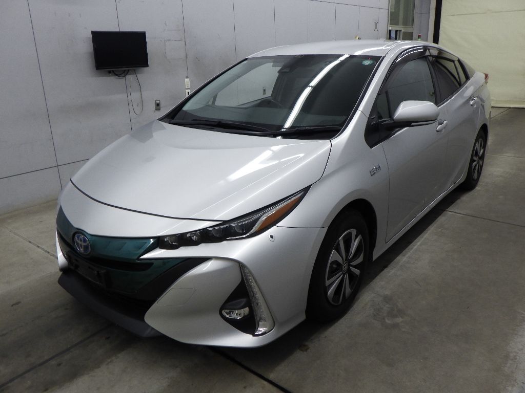 2017 Toyota Prius PHV Sナビパッケージ auction photo 4