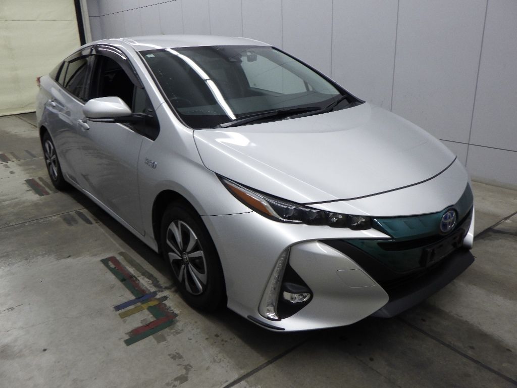 2017 Toyota Prius PHV Sナビパッケージ Japan auction vehicle