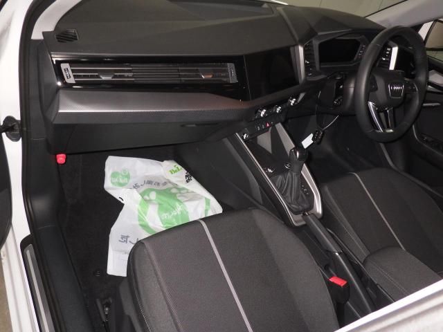 2025 Audi A1 SB 25TFSI Advanced auction photo 2
