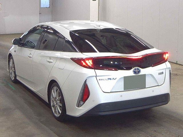 2017 Toyota Prius PHEV A auction photo 2