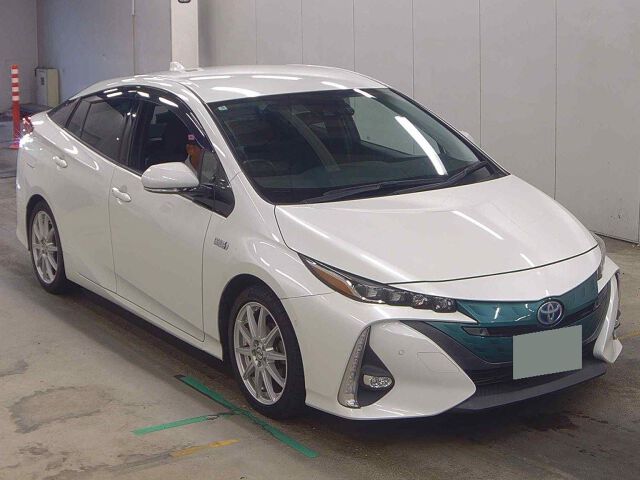 2017 Toyota Prius PHEV A Japan auction vehicle