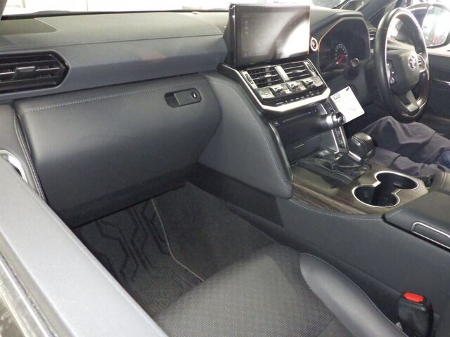 2022 Toyota Land Cruiser ZX 4WD auction photo 3