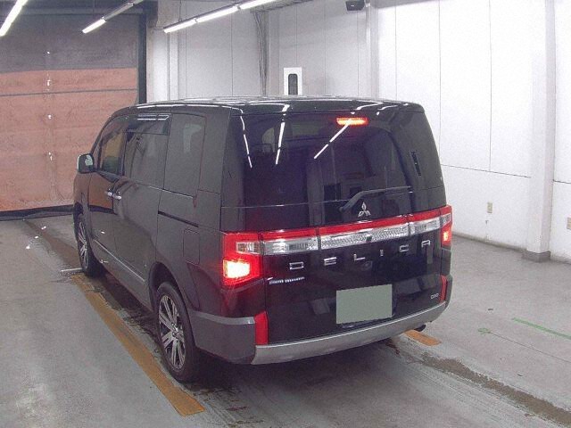 2020 Mitsubishi Delica D:5 P 4WD auction photo 2