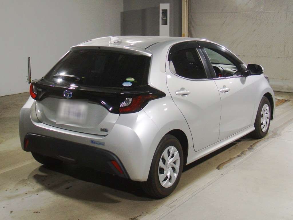 2021 Toyota Yaris ハイブリッドX auction photo 2