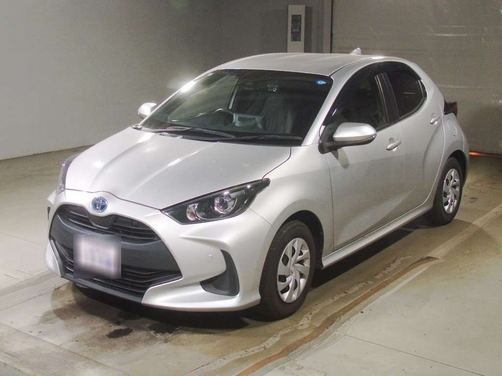 Japan Auction Vehicles 4 2021 Toyota Yaris ハイブリッドX auction photo
