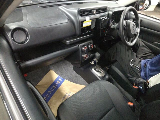 2026 Toyota Probox F 4WD auction photo 6