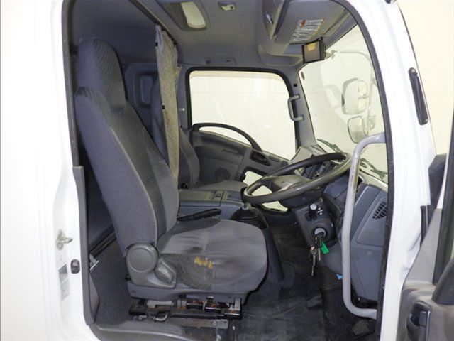 2013 Isuzu Forward Wing auction photo 6