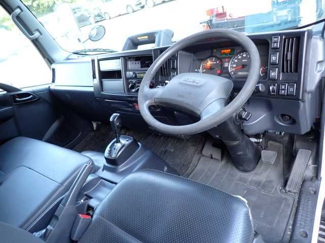 2021 Isuzu Elf 2.95t refrigerated/freezer truck, 3°C auction photo 5