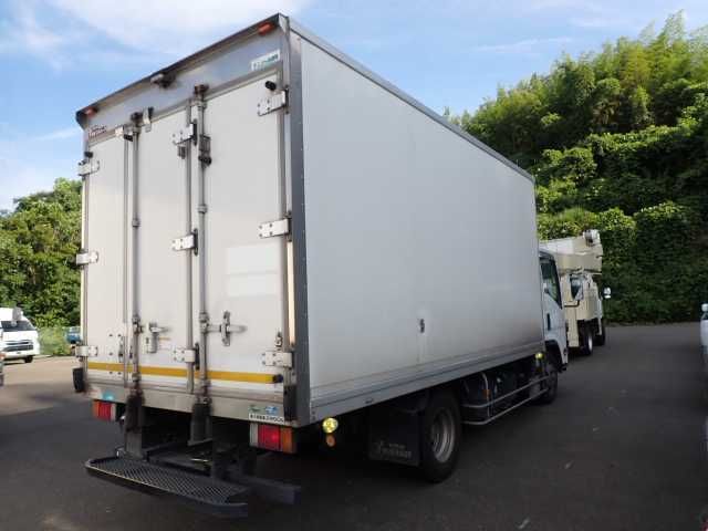 2021 Isuzu Elf 2.95t refrigerated/freezer truck, 3°C auction photo 2