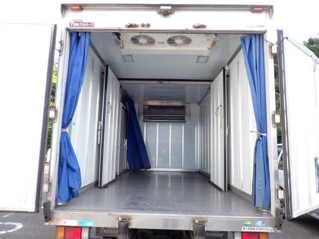 2021 Isuzu Elf 2.95t refrigerated/freezer truck, 3°C auction photo 3