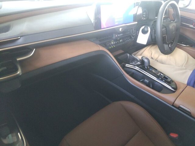 2025 Toyota Crown Estate Estate Z (HEV) 4WD auction photo 3