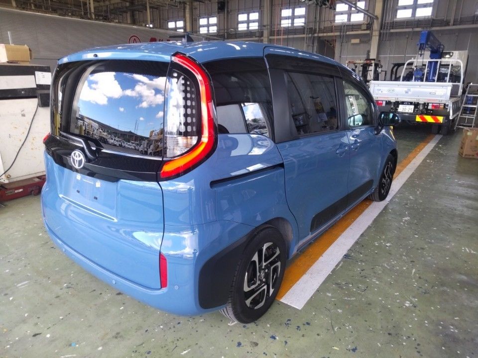 2025 Toyota Sienta auction photo 2