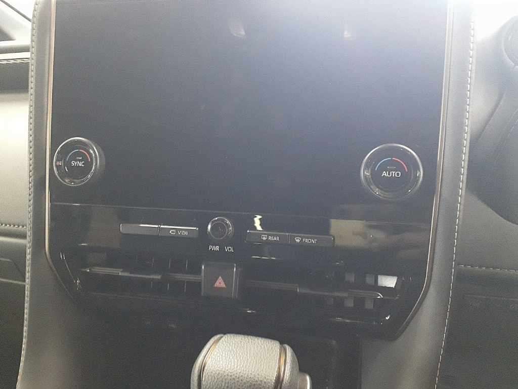 2025 Toyota Alphard X 4WD auction photo 12