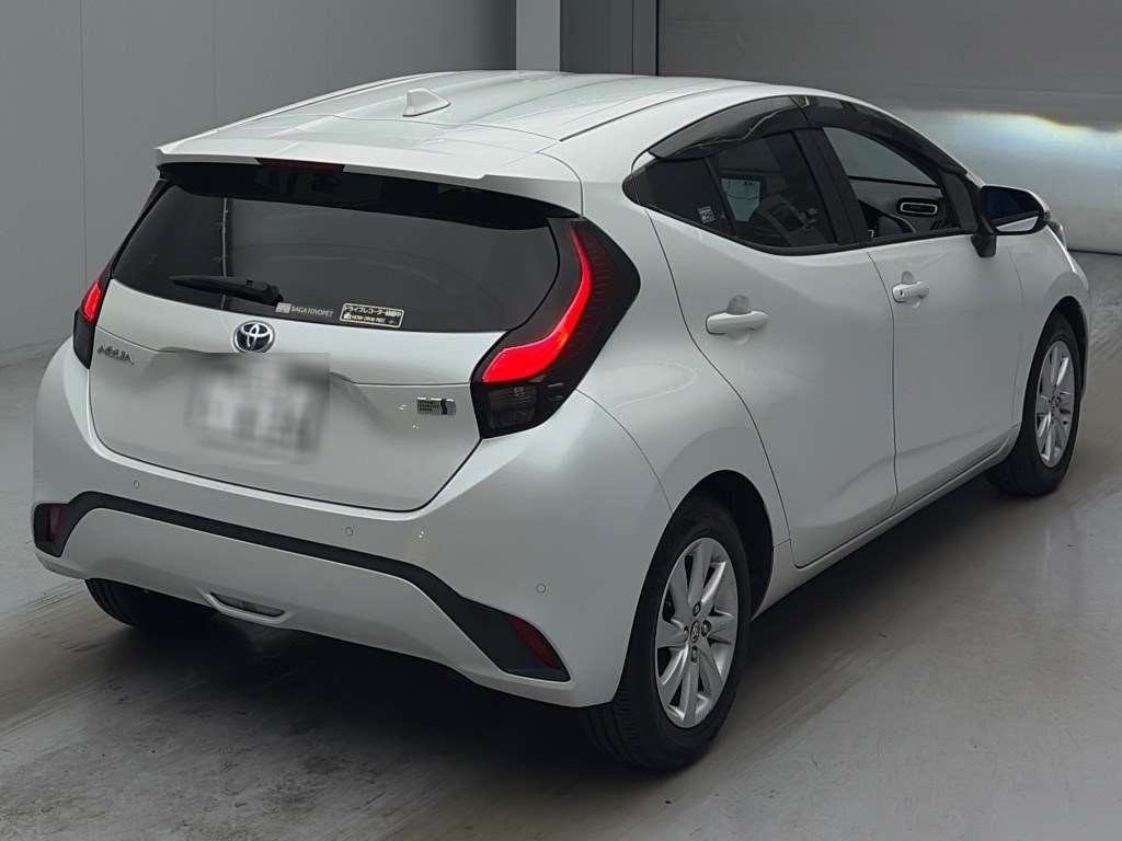 2021 Toyota Aqua Z auction photo 2