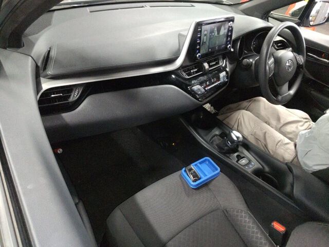 2022 Toyota C-HR S auction photo 3