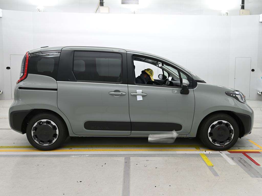 2026 Toyota Sienta Hybrid Z auction photo 3