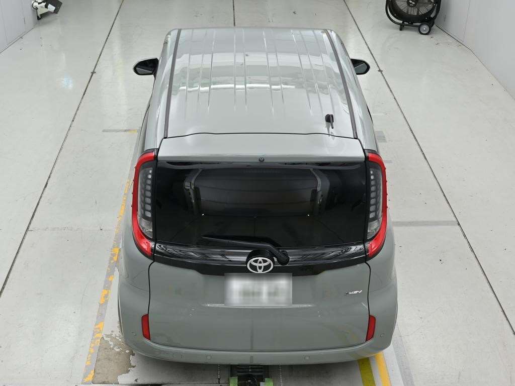 2026 Toyota Sienta Hybrid Z auction photo 8