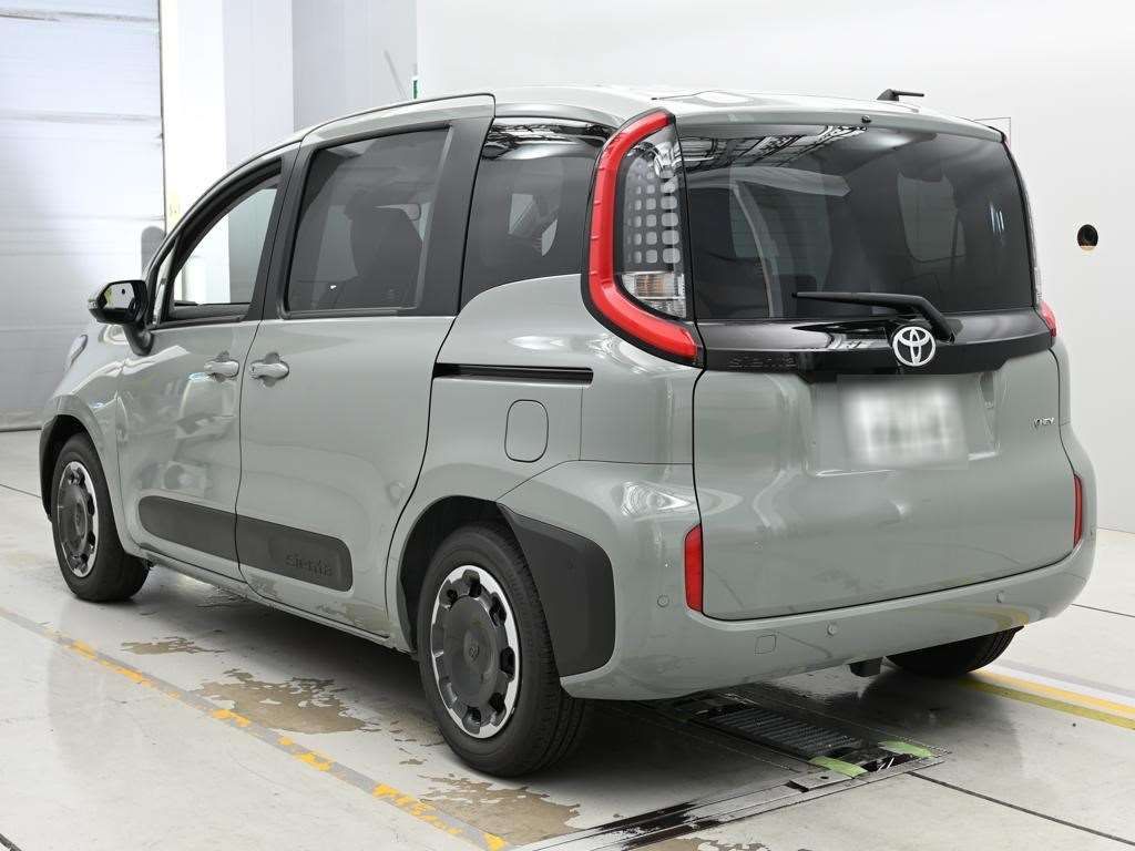 2026 Toyota Sienta Hybrid Z auction photo 6