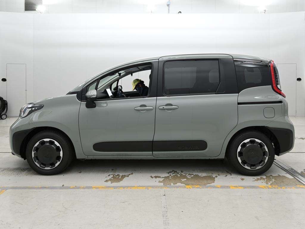 2026 Toyota Sienta Hybrid Z auction photo 4