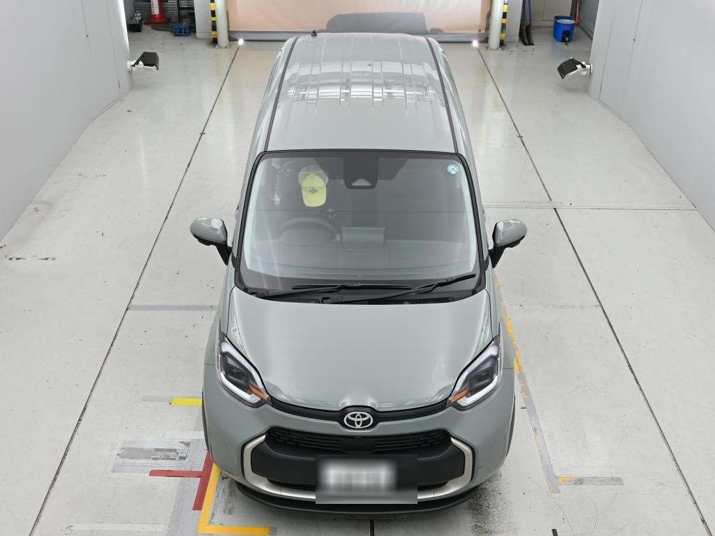2026 Toyota Sienta Hybrid Z auction photo 7