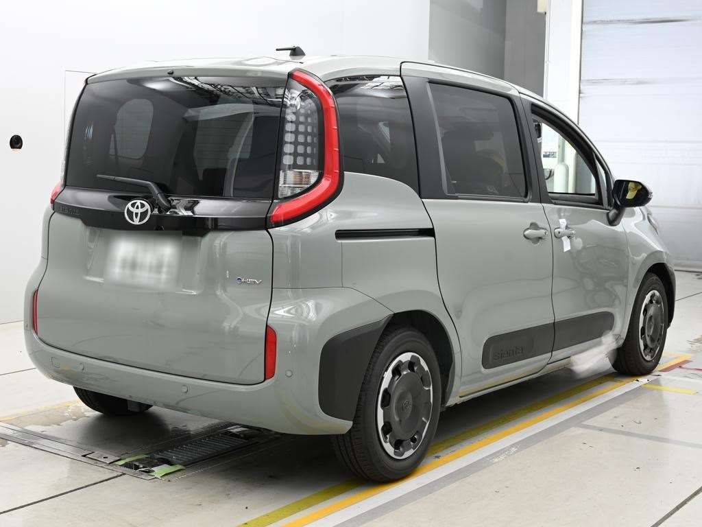 2026 Toyota Sienta Hybrid Z auction photo 2