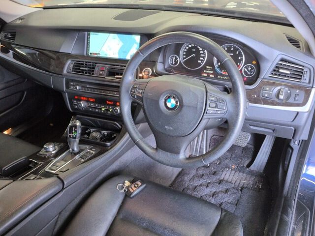 2011 BMW 5 Series 523Iハイラインパッケ auction photo 3