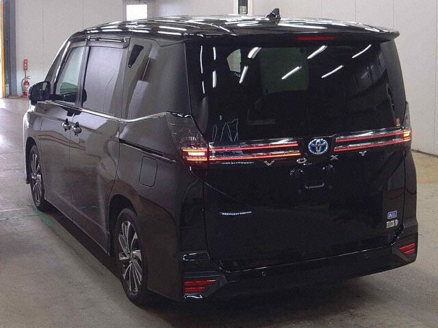 2023 Toyota Voxy Hybrid S-Z auction photo 2