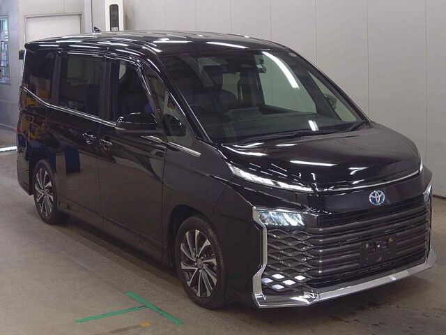 Japan Auction Vehicles 8 2023 Toyota Voxy Hybrid S-Z auction photo