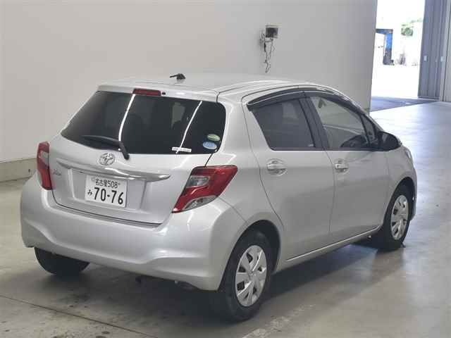 2016 Toyota Vitz F LEDエディション auction photo 5