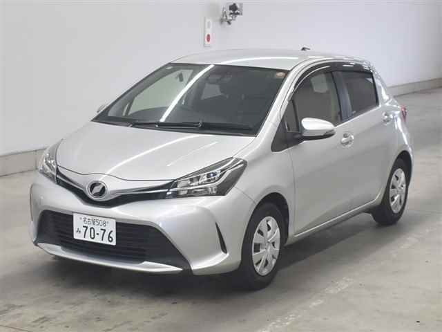 2016 Toyota Vitz F LEDエディション auction photo 4