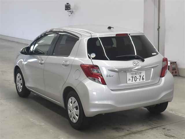 2016 Toyota Vitz F LEDエディション auction photo 2
