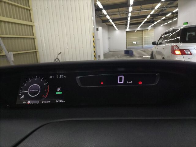 2018 Nissan Serena Highway Star V Select auction photo 6