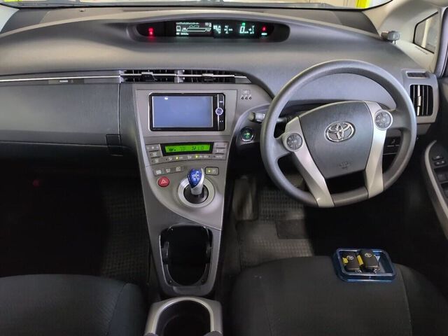 2013 Toyota Prius S auction photo 3
