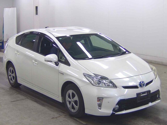 2013 Toyota Prius S Japan auction vehicle