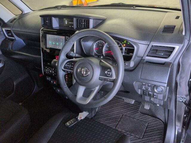 2024 Toyota Roomy Custom G auction photo 3