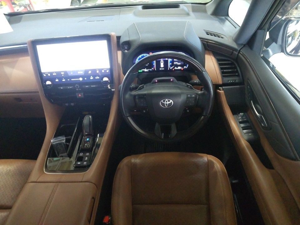 2024 Toyota Vellfire auction photo 3
