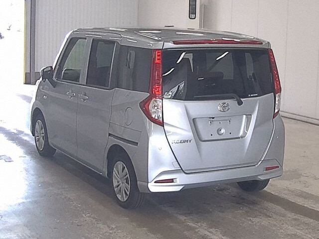 2022 Toyota Roomy X 4WD auction photo 2