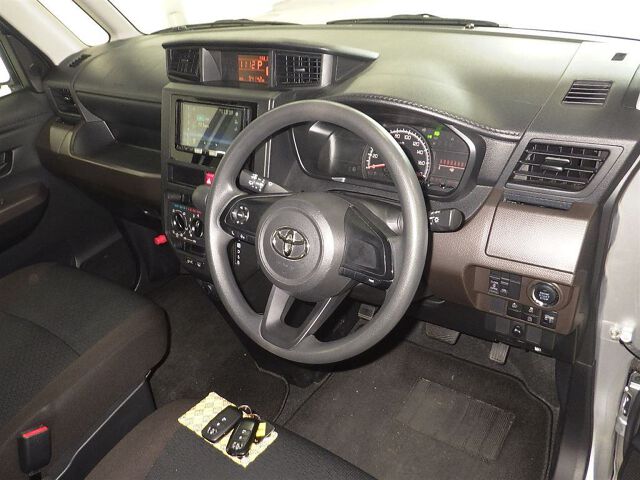2022 Toyota Roomy X 4WD auction photo 3