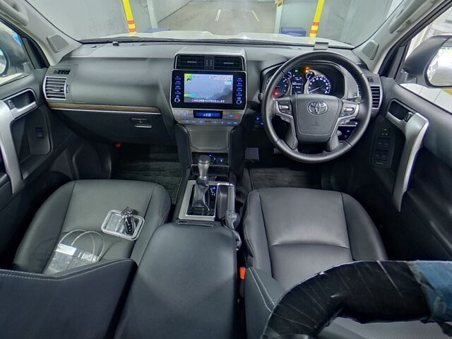2023 Toyota Land Cruiser Prado TX L-PマットブラE 4WD auction photo 3