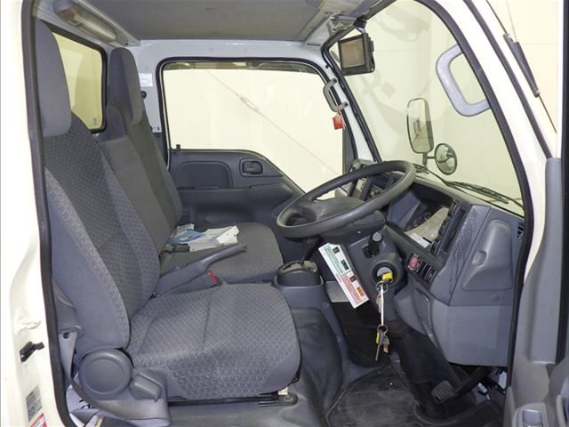 2019 Isuzu Elf Refrigerated and frozen trucks auction photo 6