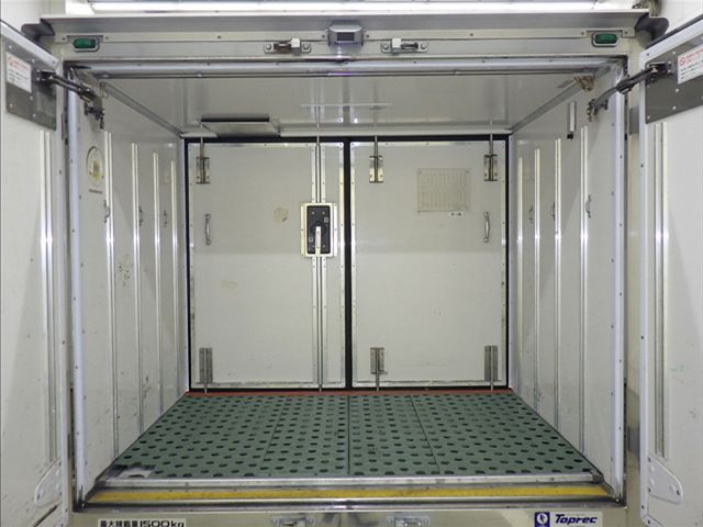 2019 Isuzu Elf Refrigerated and frozen trucks auction photo 4
