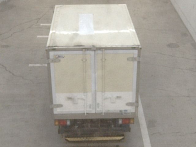 2019 Isuzu Elf Refrigerated and frozen trucks auction photo 3