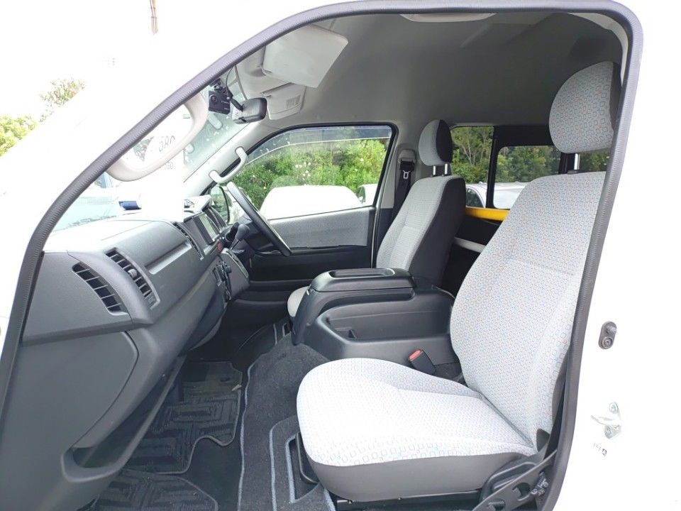 2018 Toyota Hiace auction photo 16